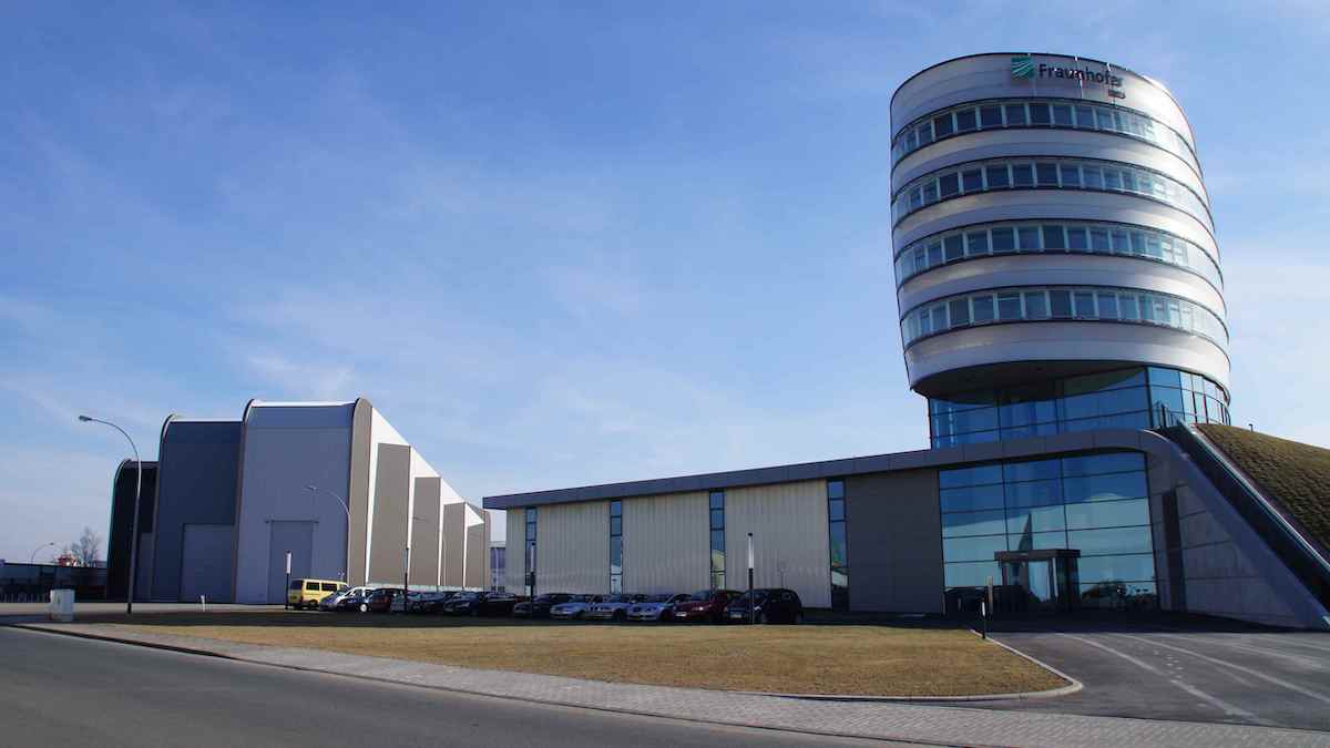 Engineering-Gebäude und Rotorblatttest-Hallen des Fraunhofer IWES in Bremerhaven