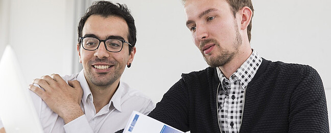 thesis ergasias wind Michael Wentingmann vom IWES berät einen Studenten